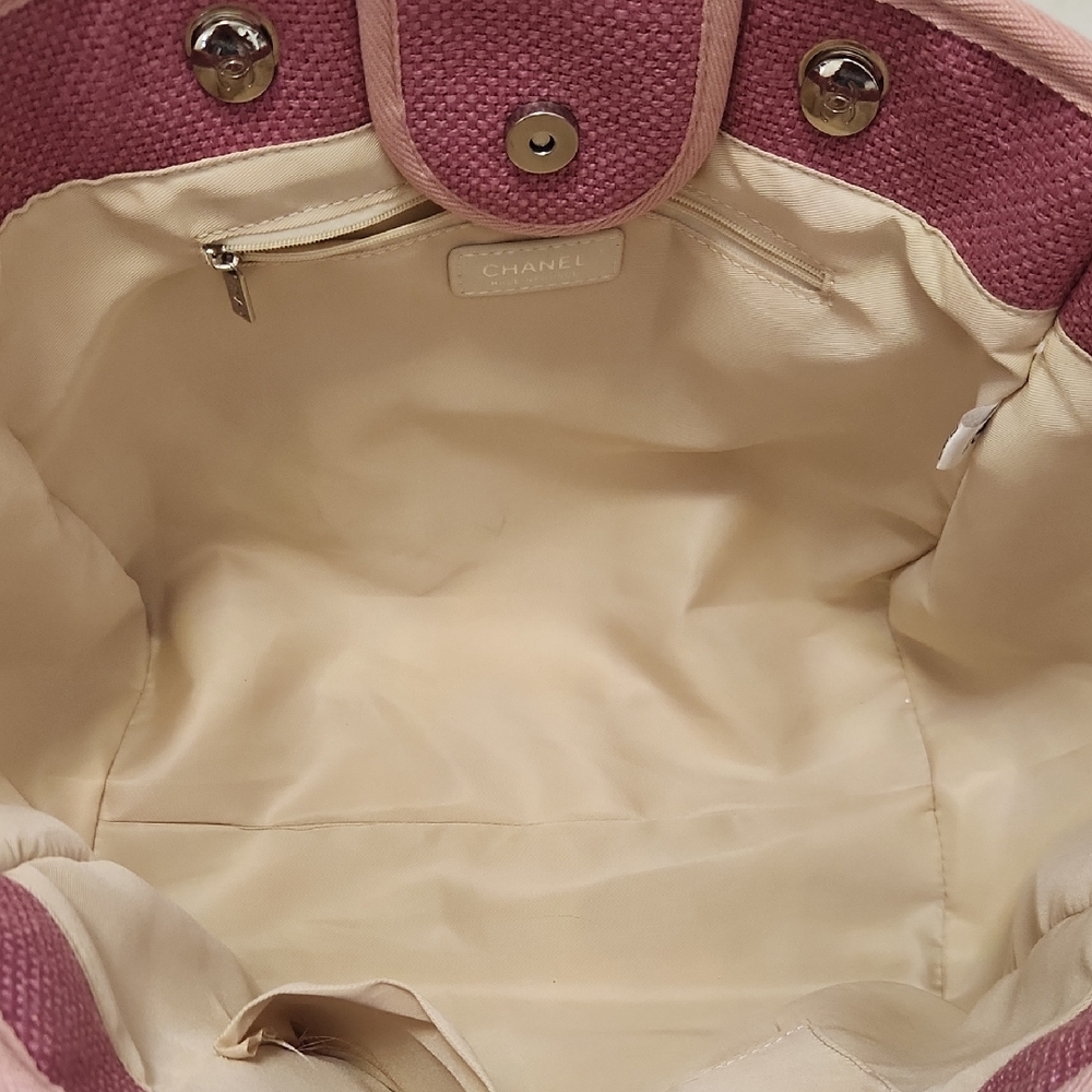 ‘Looks like Chanel Pink Canvas Tote Bag’ - 31 Rue Cambon Paris - Picture 9 of 11